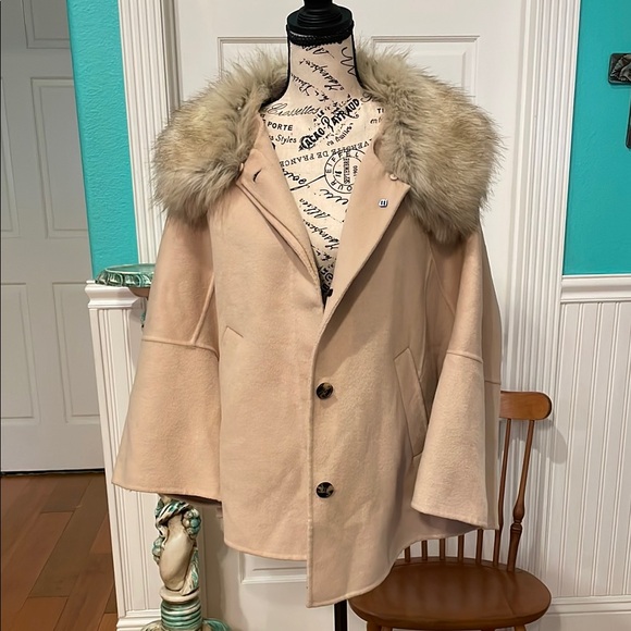 Zara Jackets & Blazers - Zara Chic Faux Fur Collar Cape Coat